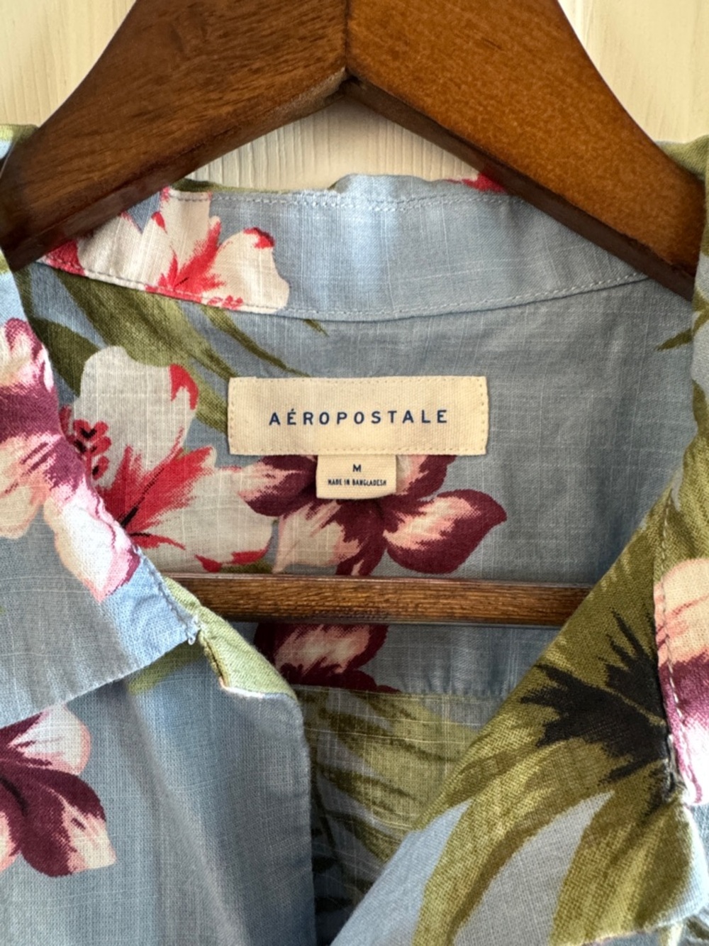 Abercrombie & Fitch Light Blue Floral Short-Sleeve Button-Up Shirt - Picture 2 of 3